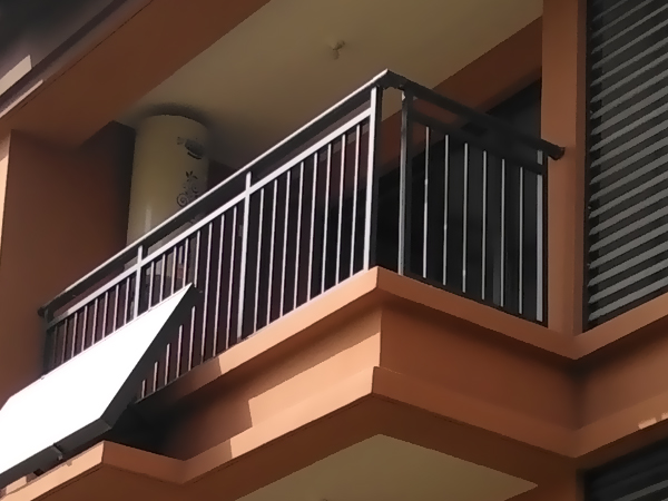 <b>小區陽臺護欄</b>