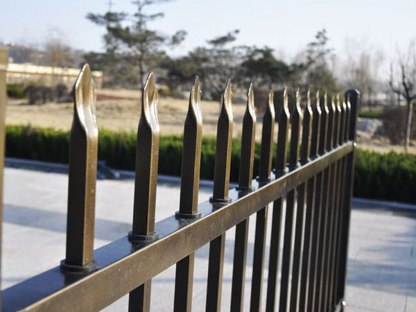 噴塑圍墻護(hù)欄