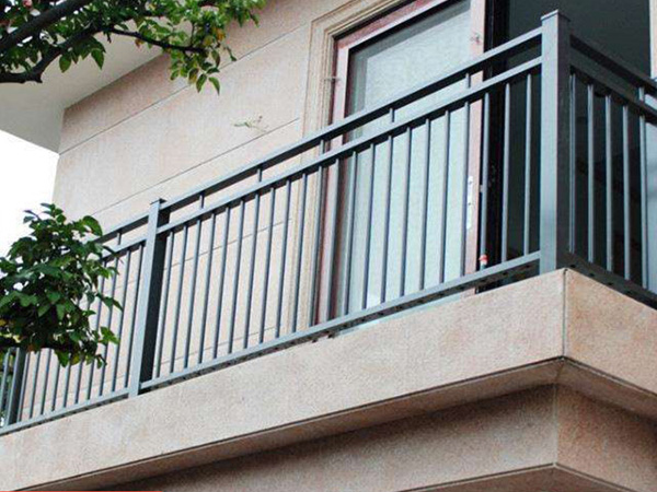 陽臺圍欄多少錢一米？