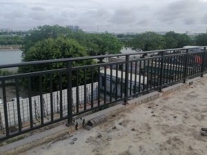 安徽鋅鋼護欄廠家電話多少？