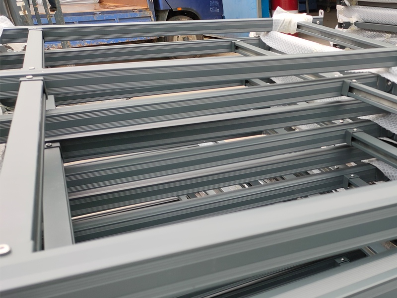 金用護欄2020年8月12日鋁合金玻璃護欄裝車發貨！