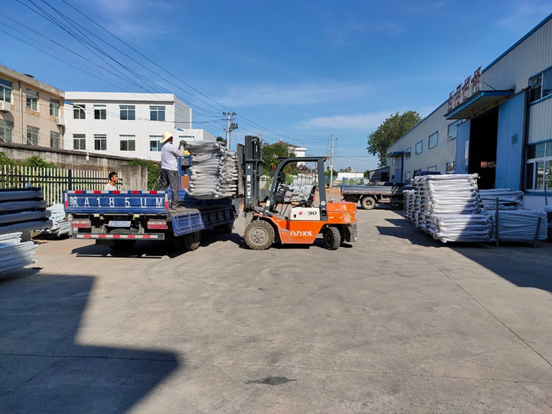 金用護(hù)欄2020年8月15日鋅鋼陽(yáng)臺(tái)護(hù)欄裝車發(fā)貨！