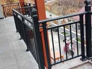 陽臺護欄桿件間距要求規范