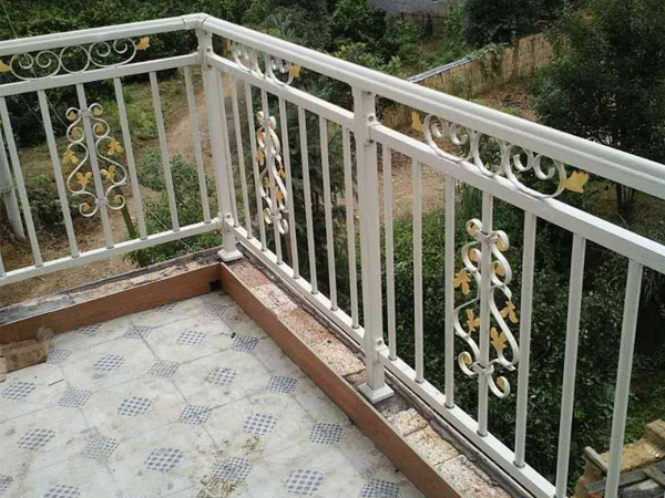 陽臺護(hù)欄采購技巧