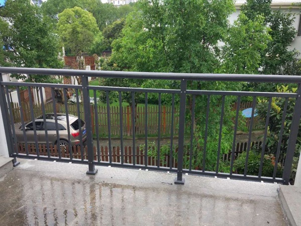 陽臺護(hù)欄哪里可以定制？