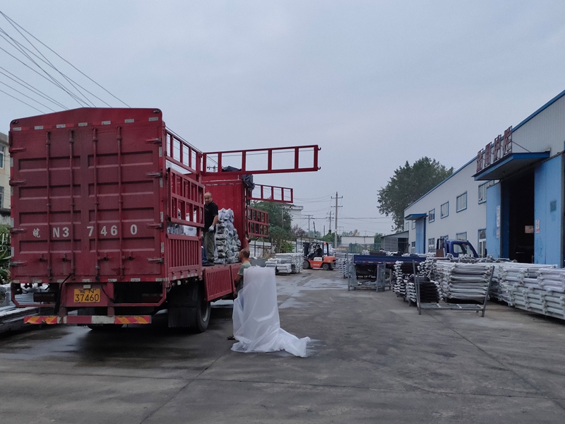 金用護欄2020年9月15日鋅鋼樓梯扶手發貨！