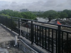 陽臺(tái)欄桿定制廠家哪家好？