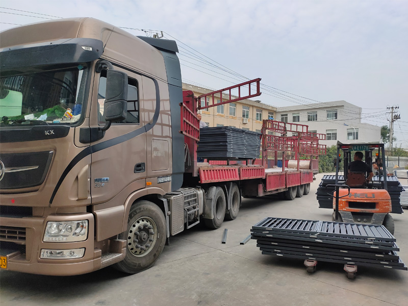 金用護欄2020年9月25日鋅鋼百葉窗發貨！