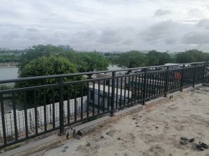 推薦2款陽臺護(hù)欄，定制價格不到60元一米！