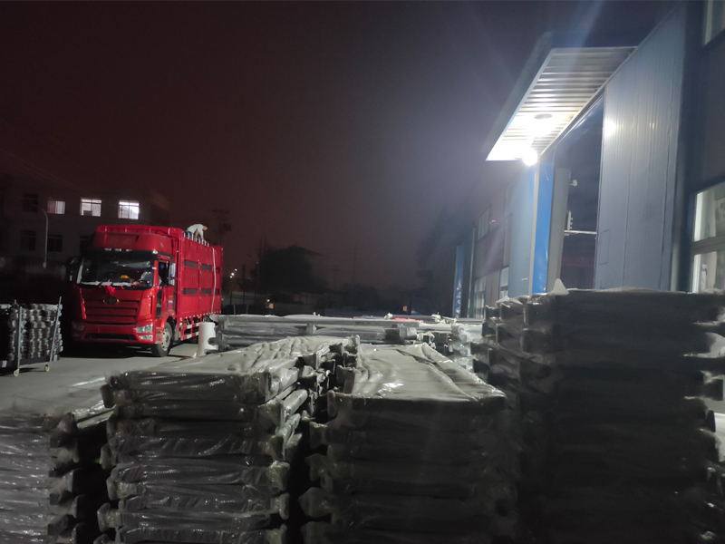 金用護欄2020年10月27日鋅鋼百葉窗發(fā)貨！