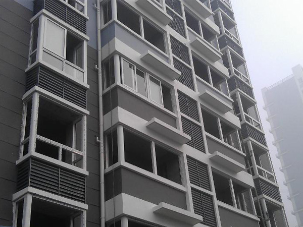 百葉窗什么材質的比較適合建筑工程上用？