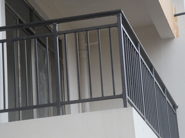 選擇鋅鋼護欄生產廠家，這幾點很重要！