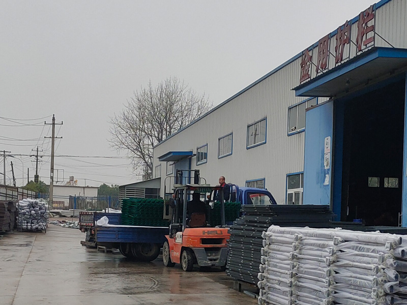 金用護欄2020年11月26日上午鋅鋼綠化護欄發貨！