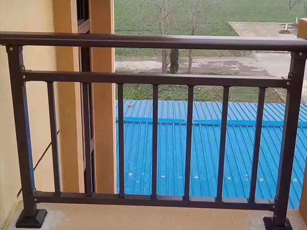 鋅鋼護(hù)欄和鋁合金護(hù)欄哪個(gè)好？