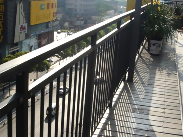 鋅鋼護欄好還是不銹鋼護欄好？