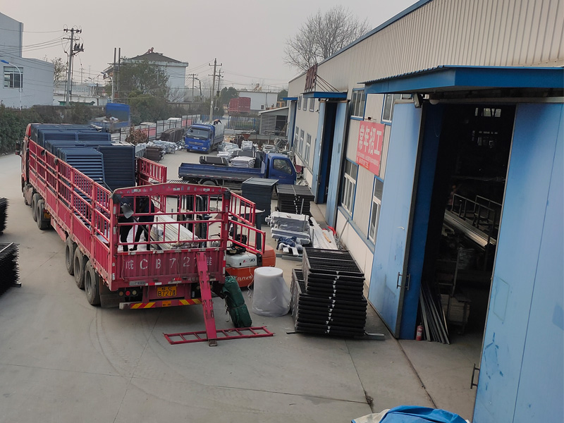 金用護欄2020年12月13日鋁合金百葉窗發貨！