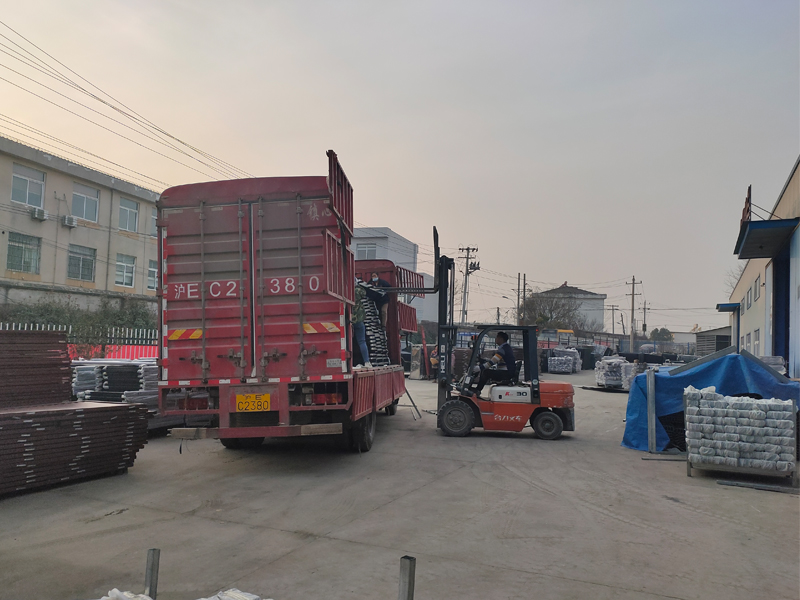 金用護欄2020年12月28日鋅鋼圍墻護欄發貨！