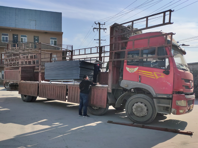 金用護(hù)欄2021年1月14日鋅鋼百葉窗發(fā)貨！