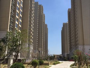 淮北桓湖花園小區鋅鋼陽臺護欄、鋅鋼百葉窗定制