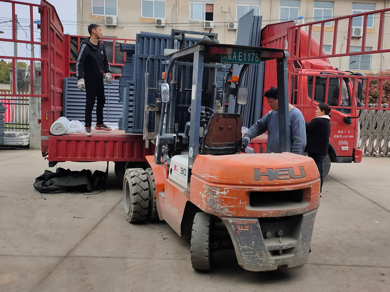 金用護(hù)欄2021年4月2日鋁合金百葉窗發(fā)貨！