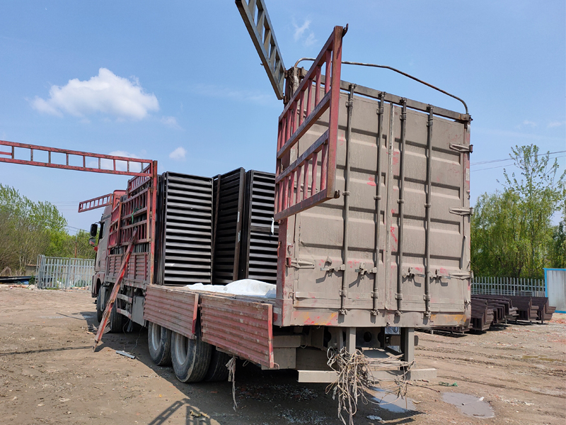 金用護欄2021年4月8日鋅鋼百葉窗發貨！