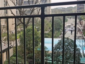 鋅鋼陽臺護(hù)欄和鐵藝陽臺護(hù)欄誰更值得選擇？