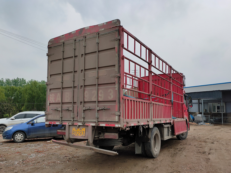 金用護欄2021年4月21日鋅鋼連廊欄桿發貨！