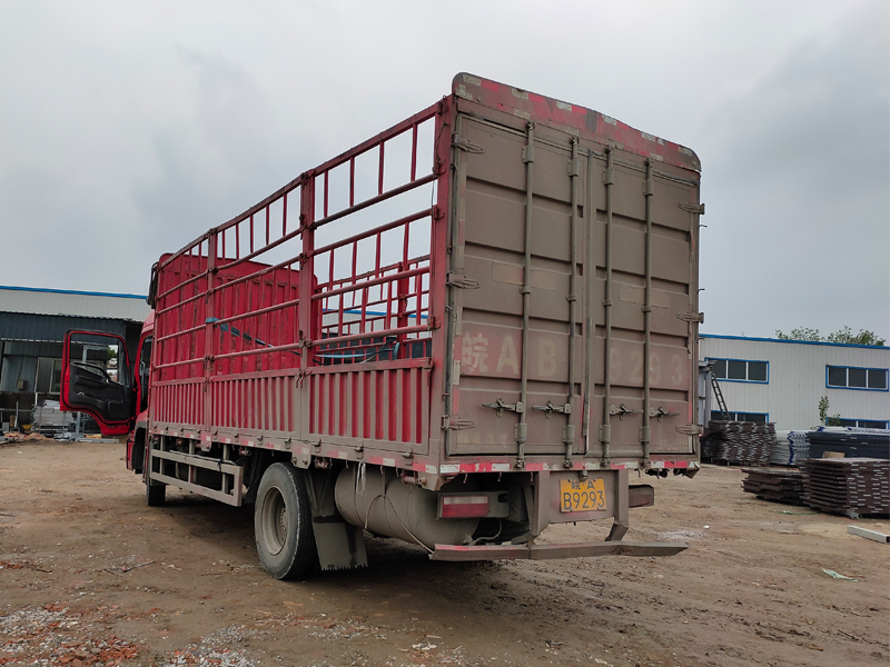 金用護欄2021年4月21日鋅鋼連廊欄桿發貨！