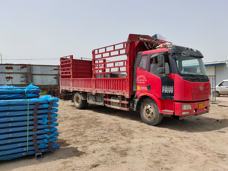 金用護欄2021年4月29日鋅鋼連廊護欄發貨！