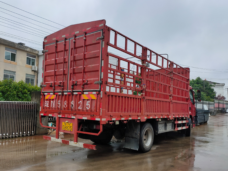 金用護欄2021年5月26日鋅鋼百葉窗發貨！