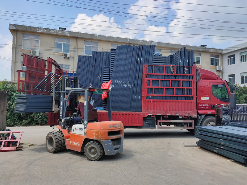 金用護欄2021年7月22日鋅鋼百葉窗發貨！