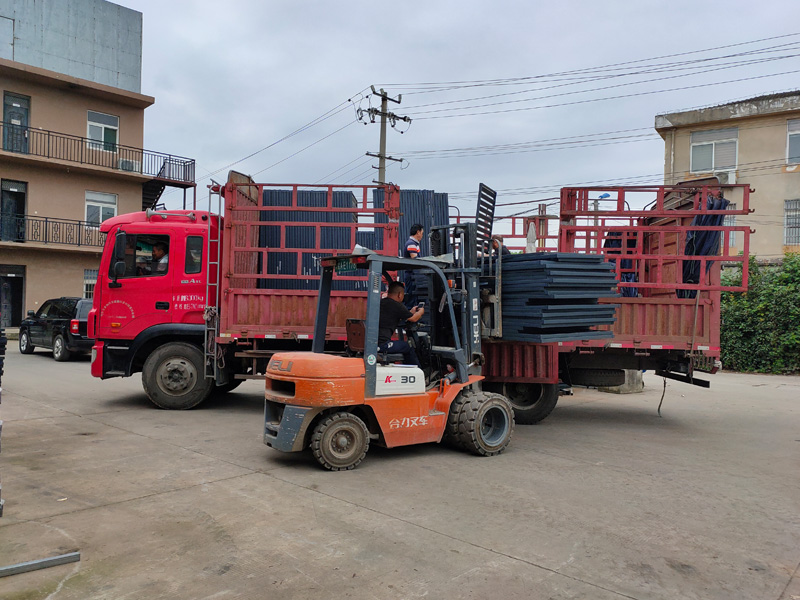 金用護(hù)欄2021年7月26日鋅鋼百葉窗發(fā)貨！