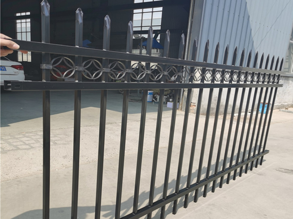 圍墻護欄什么材質(zhì)的最適合批量采購？