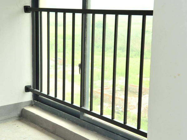 飄窗護(hù)欄材質(zhì)種類(lèi)