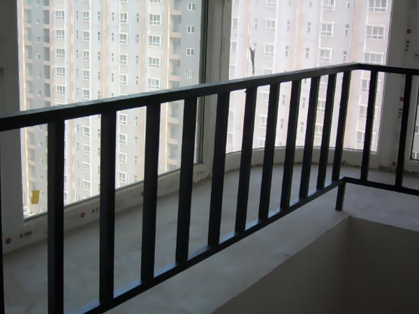 飄窗護欄用什么材質(zhì)安全？