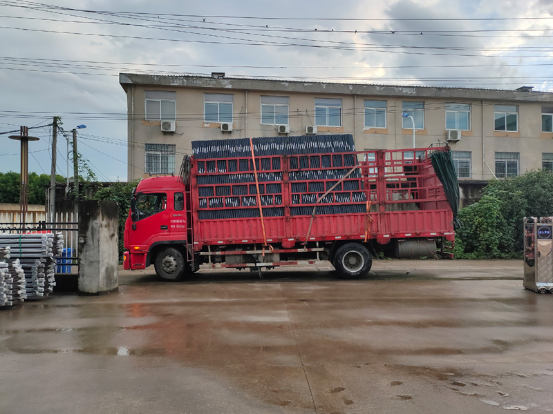 金用護欄2021年8月20日鋅鋼百葉窗發(fā)貨！