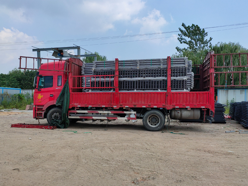 金用護(hù)欄2021年8月31日鋅鋼連廊欄桿發(fā)貨！