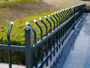 綠化護(hù)欄選什么材質(zhì)比較好？