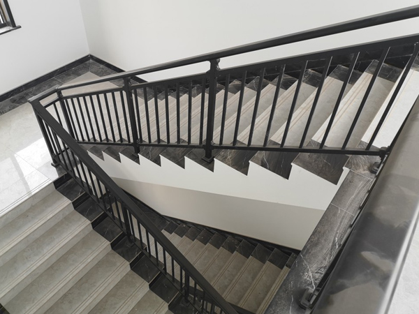 樓梯護(hù)欄多少錢一米？