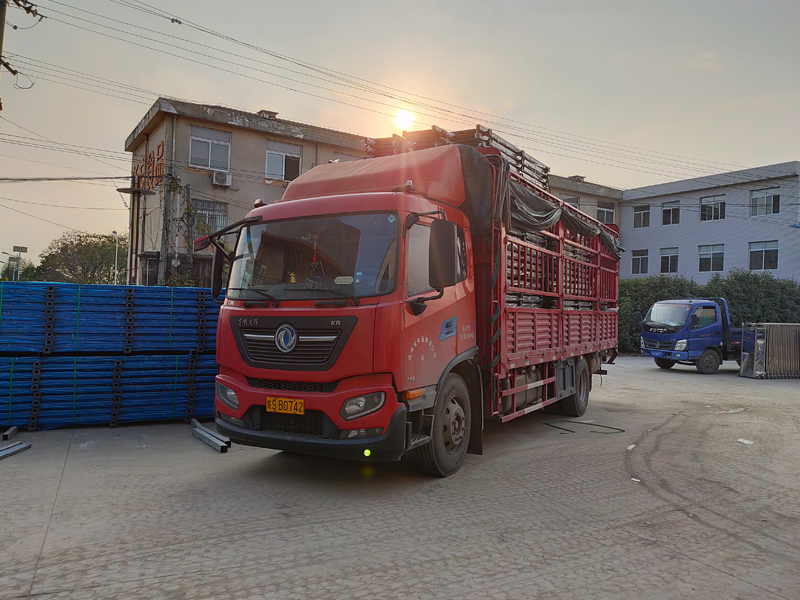 金用護(hù)欄2021年10月28日鋅鋼連廊欄桿發(fā)貨！