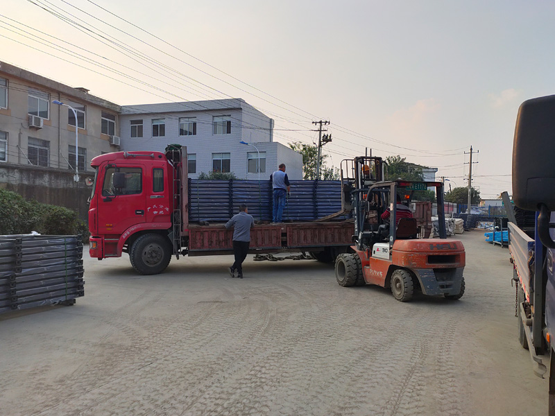 金用護(hù)欄2021年11月2日鋅鋼陽(yáng)臺(tái)護(hù)欄發(fā)貨！