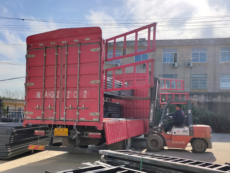 金用護(hù)欄2021年11月13日鋅鋼陽(yáng)臺(tái)護(hù)欄發(fā)貨！