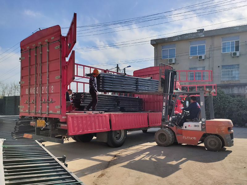 金用護(hù)欄2021年11月13日鋅鋼陽(yáng)臺(tái)護(hù)欄發(fā)貨！