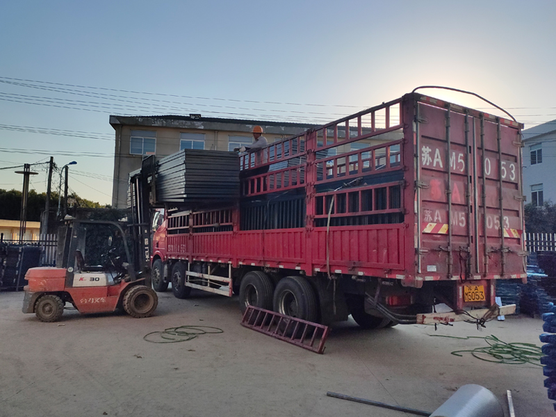 金用護欄2021年11月15日鋅鋼百葉窗發(fā)貨！