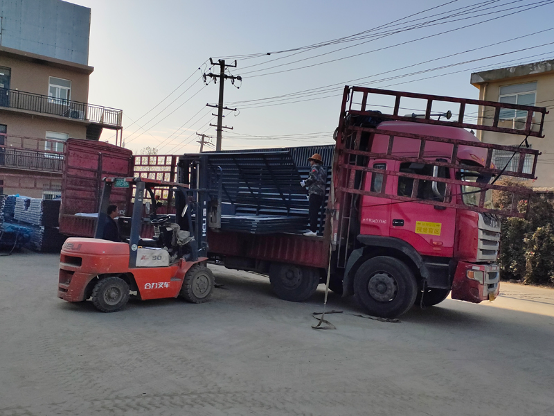 金用護(hù)欄2021年11月23日鋅鋼百葉窗發(fā)貨！