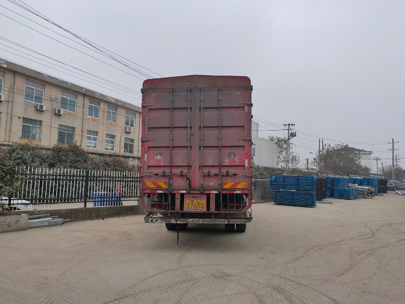 金用護欄2021年12月24日鋅鋼百葉窗裝車發貨！