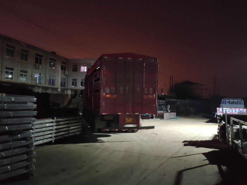 金用護欄2022年1月14日鋅鋼陽臺欄桿裝車發貨！