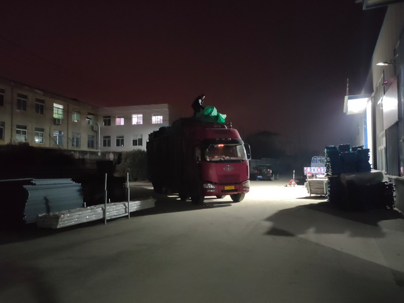 金用護欄2022年1月20日鋅鋼陽臺欄桿裝車發貨！