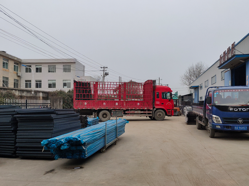 金用護欄2022年2月22日鋁合金百葉窗裝車發貨！