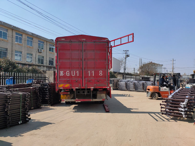 金用護(hù)欄2022年2月25日陽(yáng)臺(tái)玻璃欄桿裝車發(fā)貨！